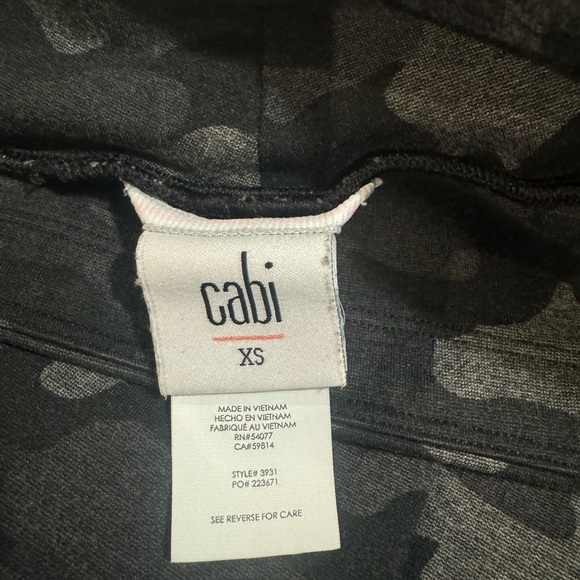 Cabi Women’s Camo Legging. Full length. Size XS. Pockets. EUC. - Picture 4 of 6